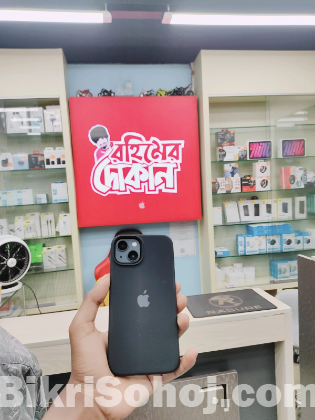 iPhone 13 midnight colour